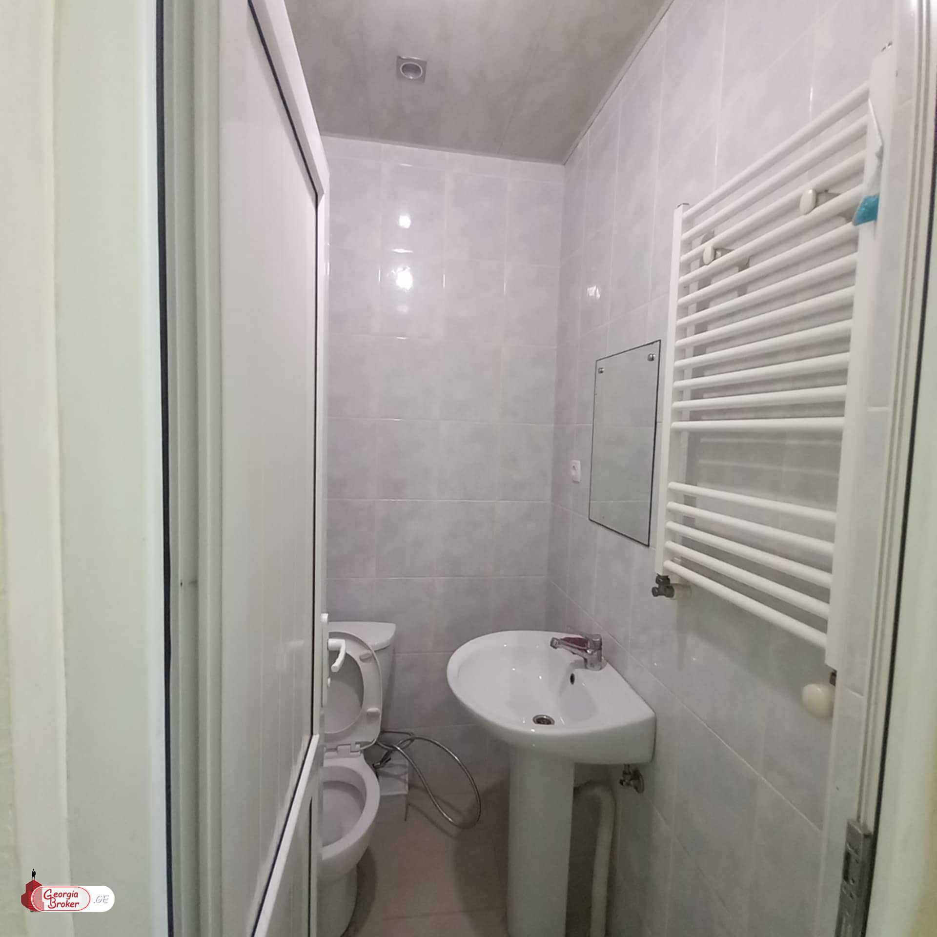 იყიდება ახალი გარემონტებული 4 ოთახიანი ბინა