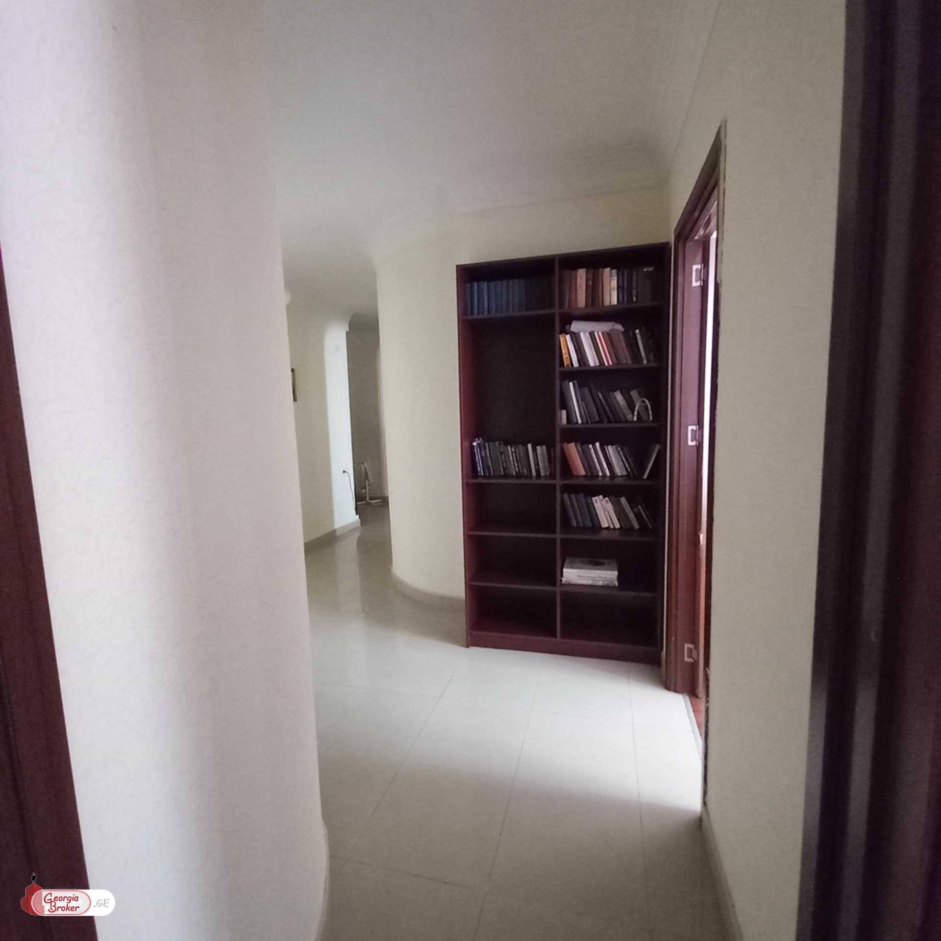 იყიდება ახალი გარემონტებული 4 ოთახიანი ბინა