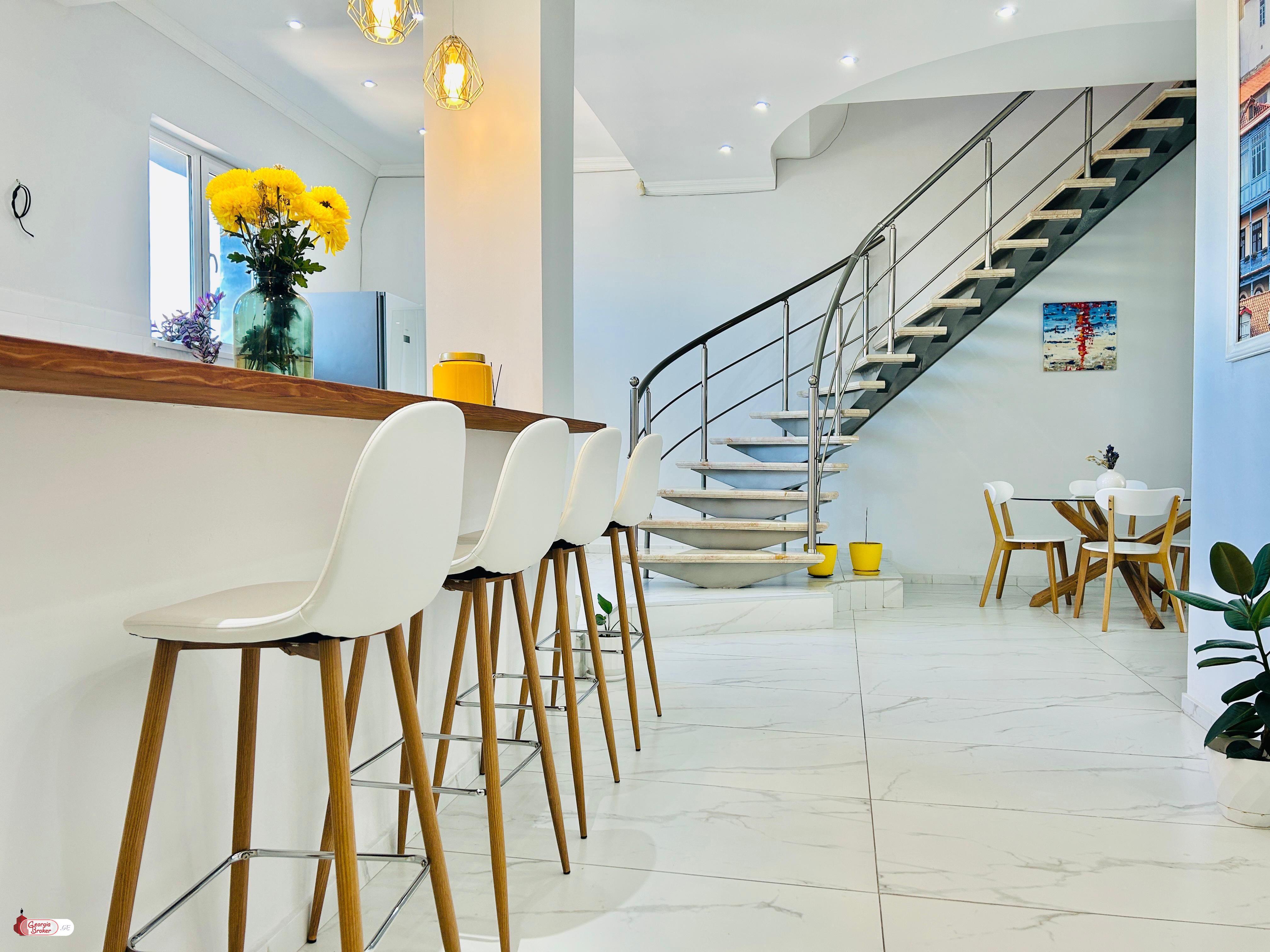 продается квартира с новым ремонтом 6-комнат