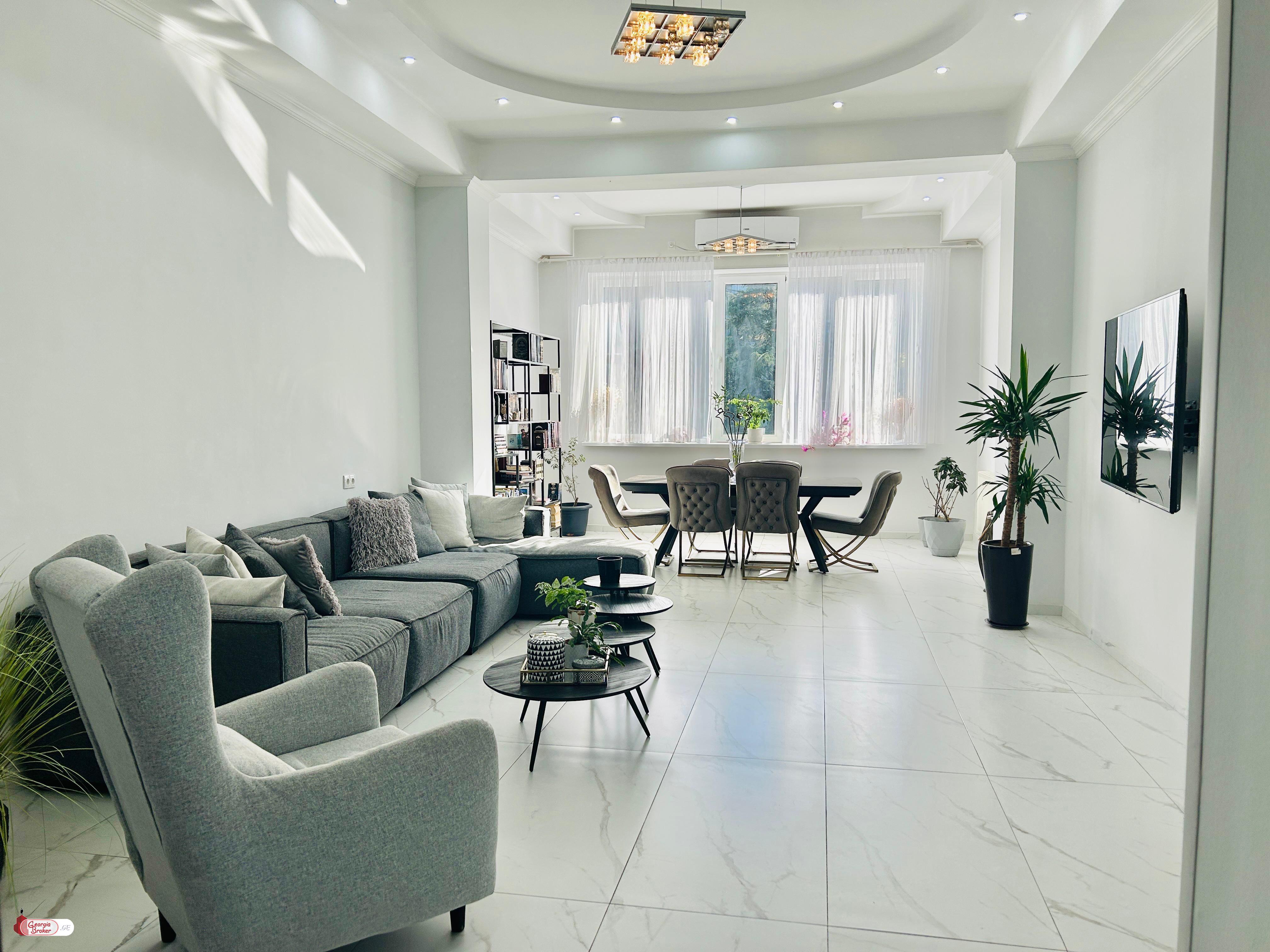 продается квартира с новым ремонтом 6-комнат