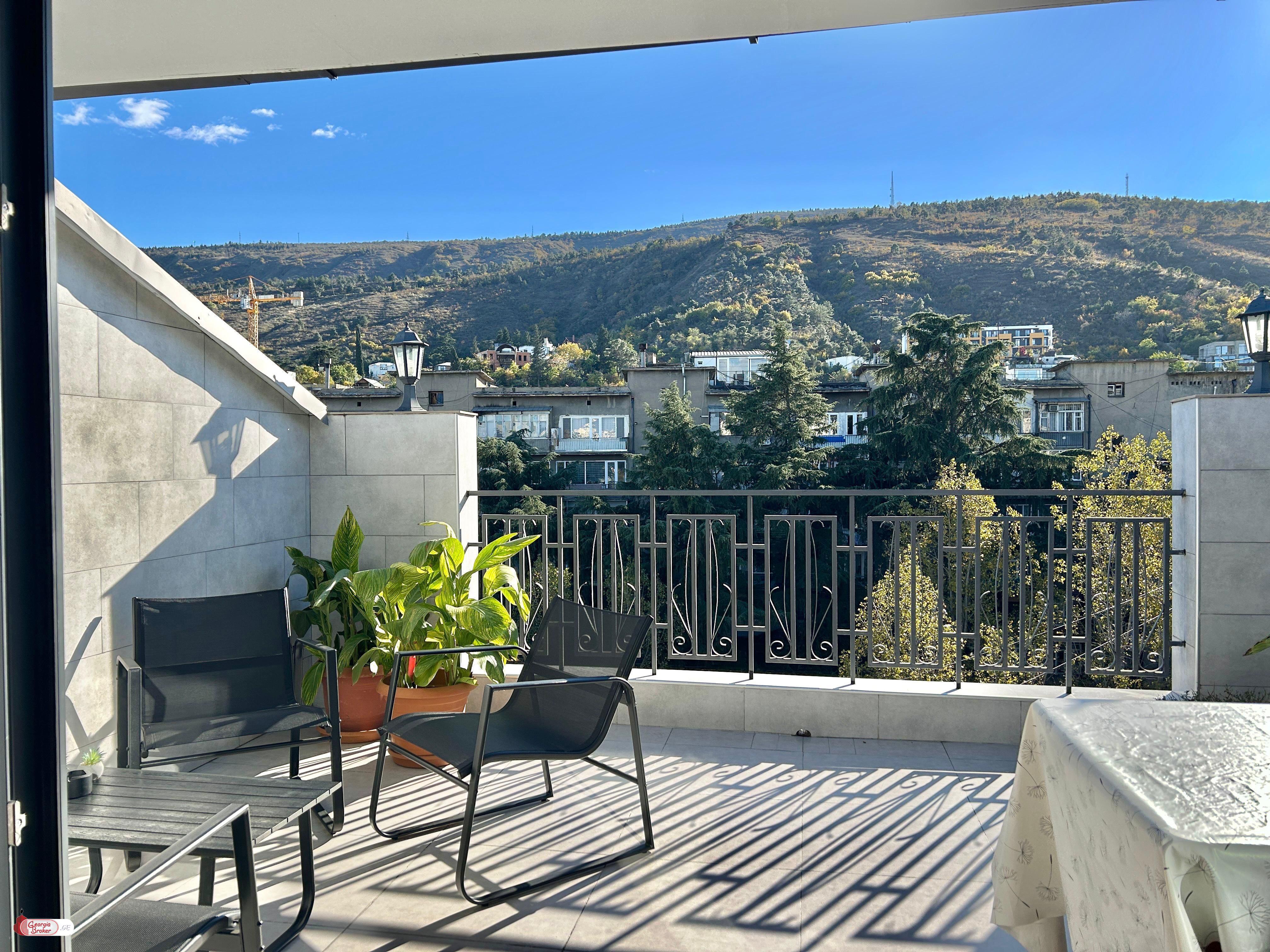 продается квартира с новым ремонтом 6-комнат