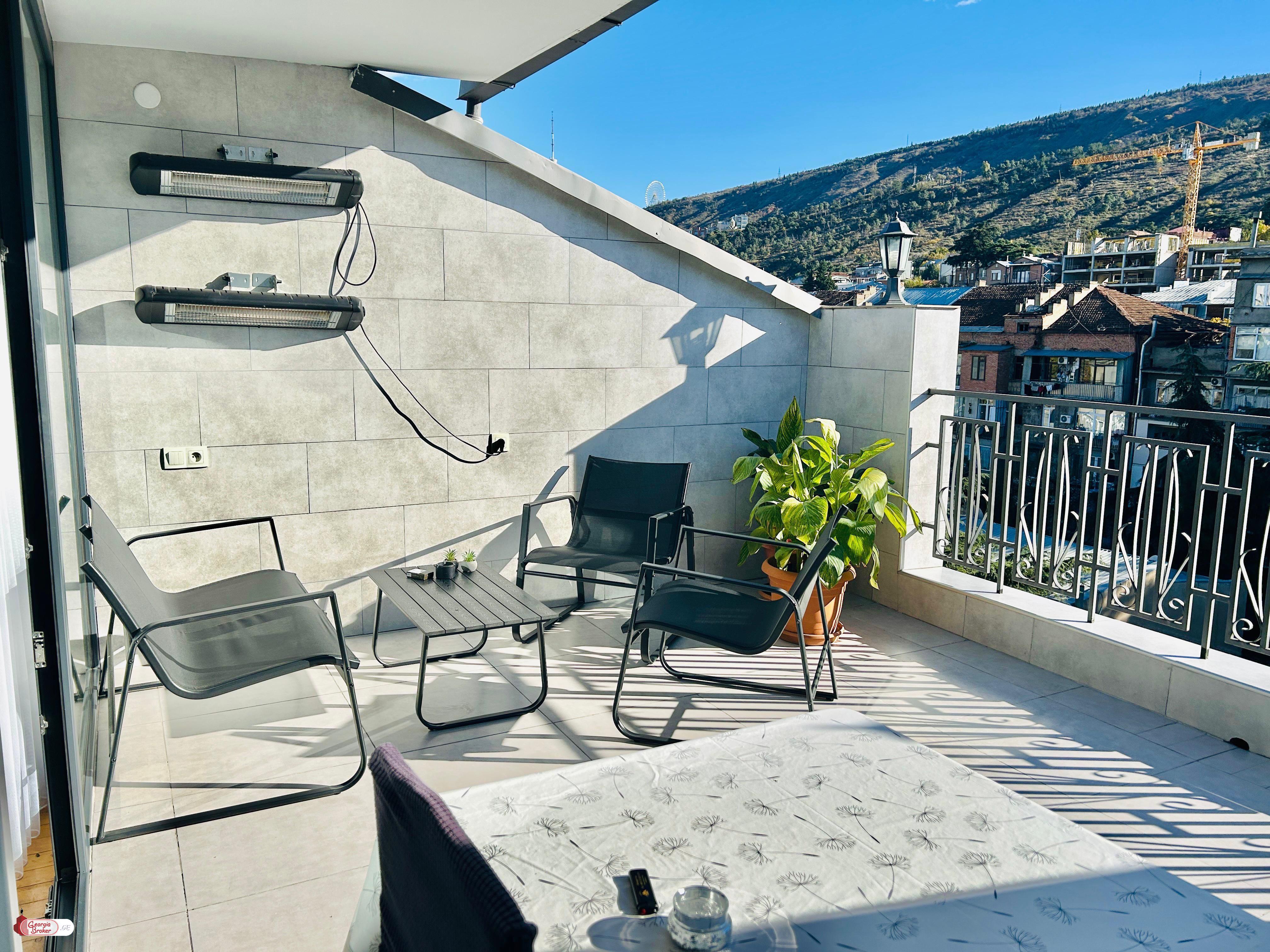 продается квартира с новым ремонтом 6-комнат