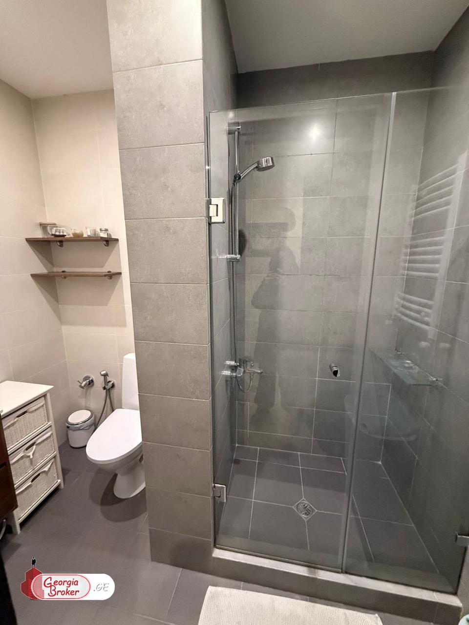 იყიდება ახალი გარემონტებული 2 ოთახიანი ბინა