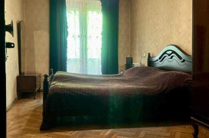 продается квартира с новым ремонтом 5-комнат