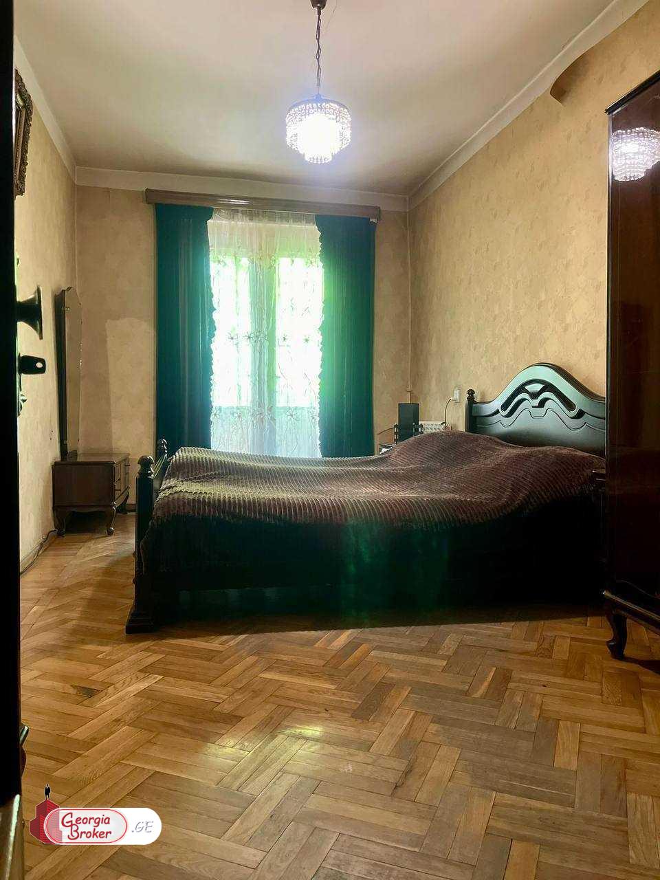 продается квартира с новым ремонтом 5-комнат