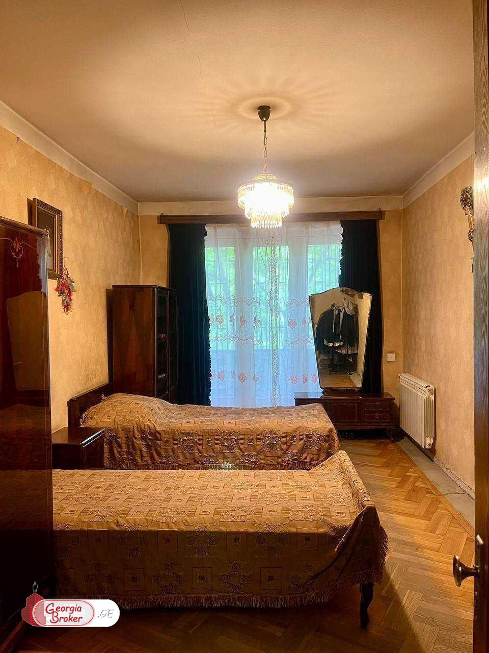 продается квартира с новым ремонтом 5-комнат