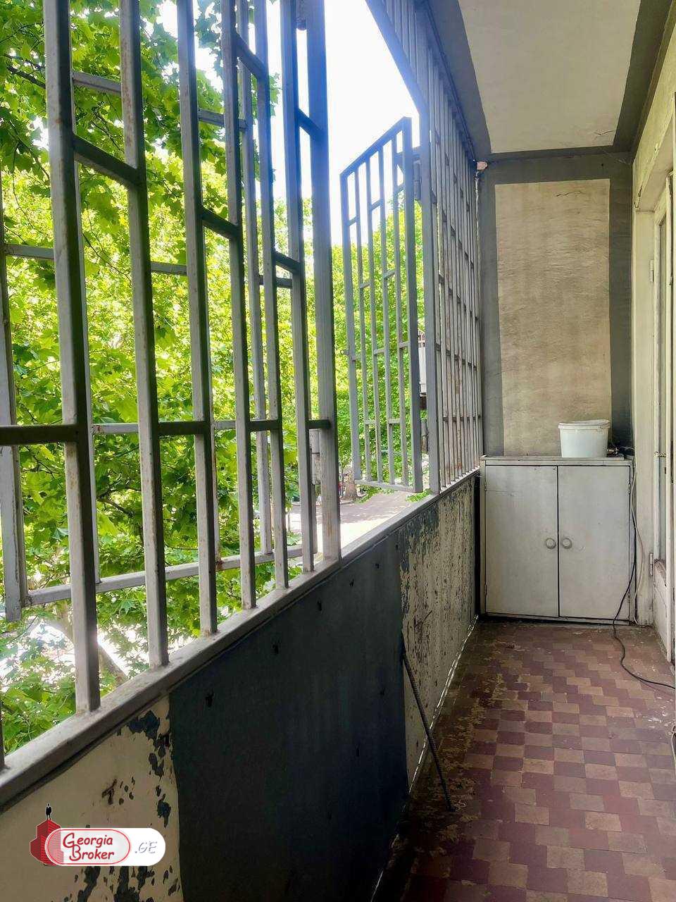 продается квартира с новым ремонтом 5-комнат