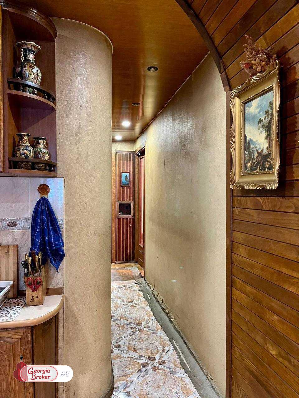 продается квартира с новым ремонтом 5-комнат