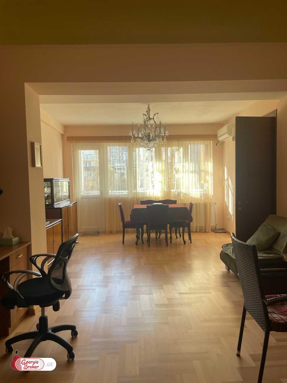 продается квартира с новым ремонтом 3-комнаты