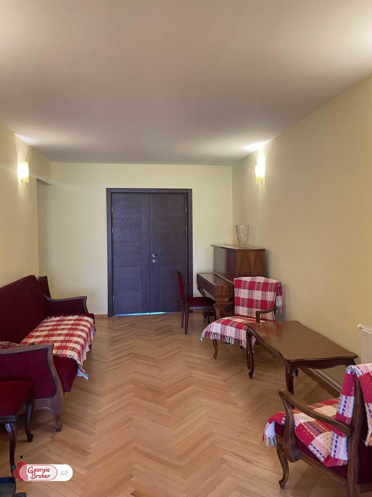 продается квартира с новым ремонтом 3-комнаты