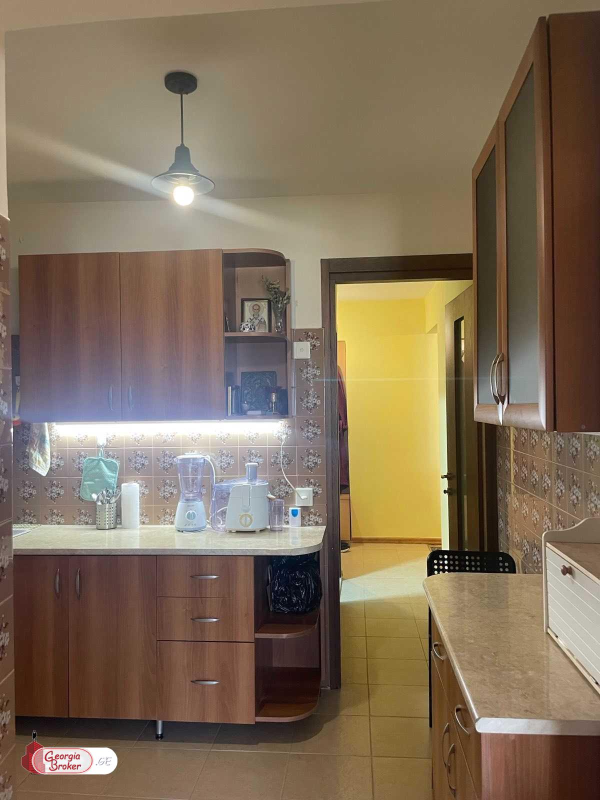 продается квартира с новым ремонтом 3-комнаты