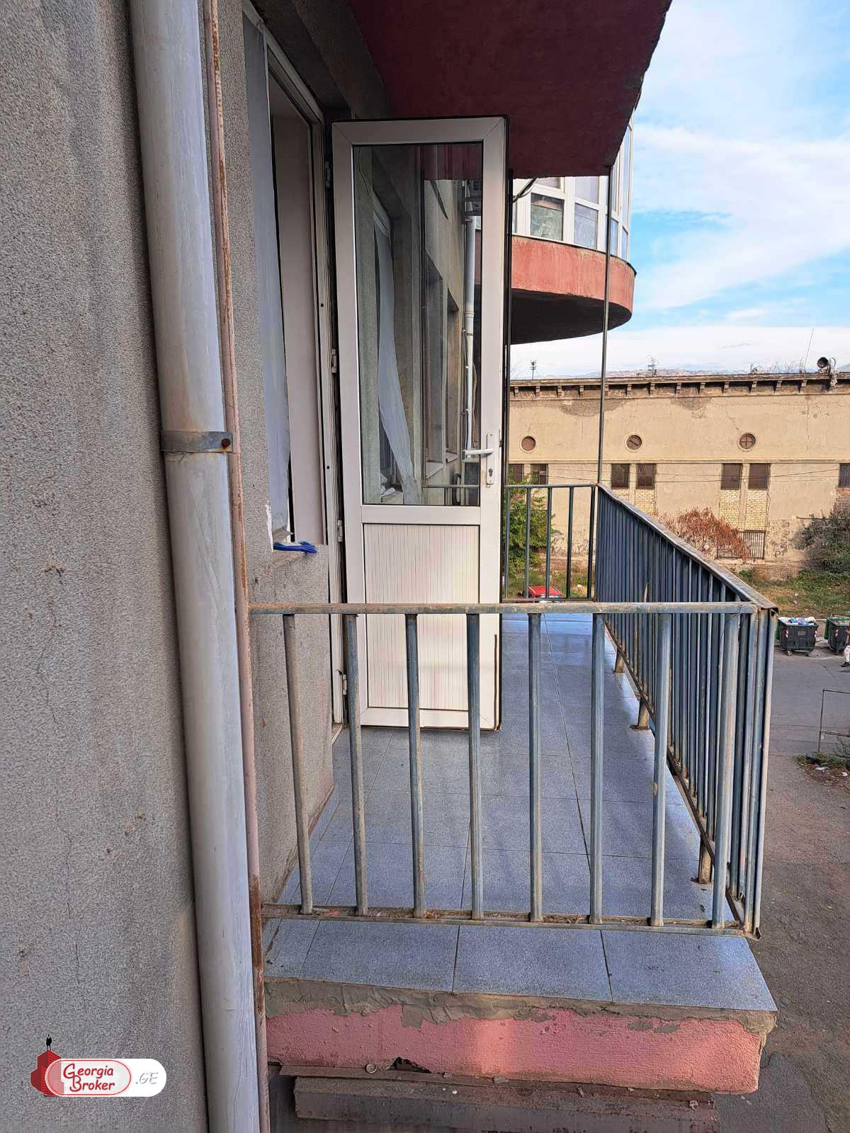 nearly repaired 3-room apartment for sale