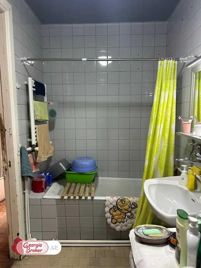 იყიდება ახალი გარემონტებული 5 ოთახიანი ბინა