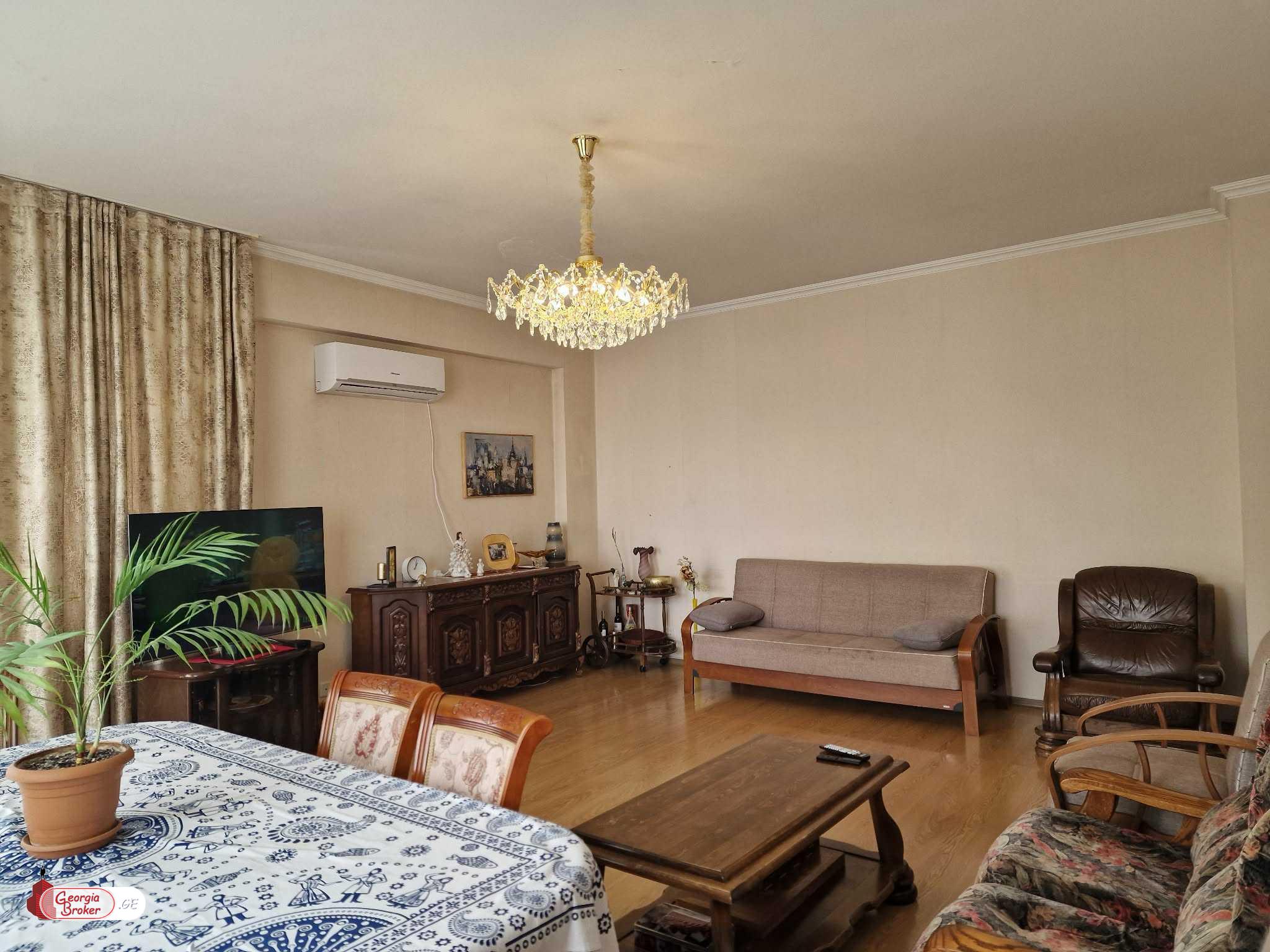 продается квартира с новым ремонтом 5-комнат