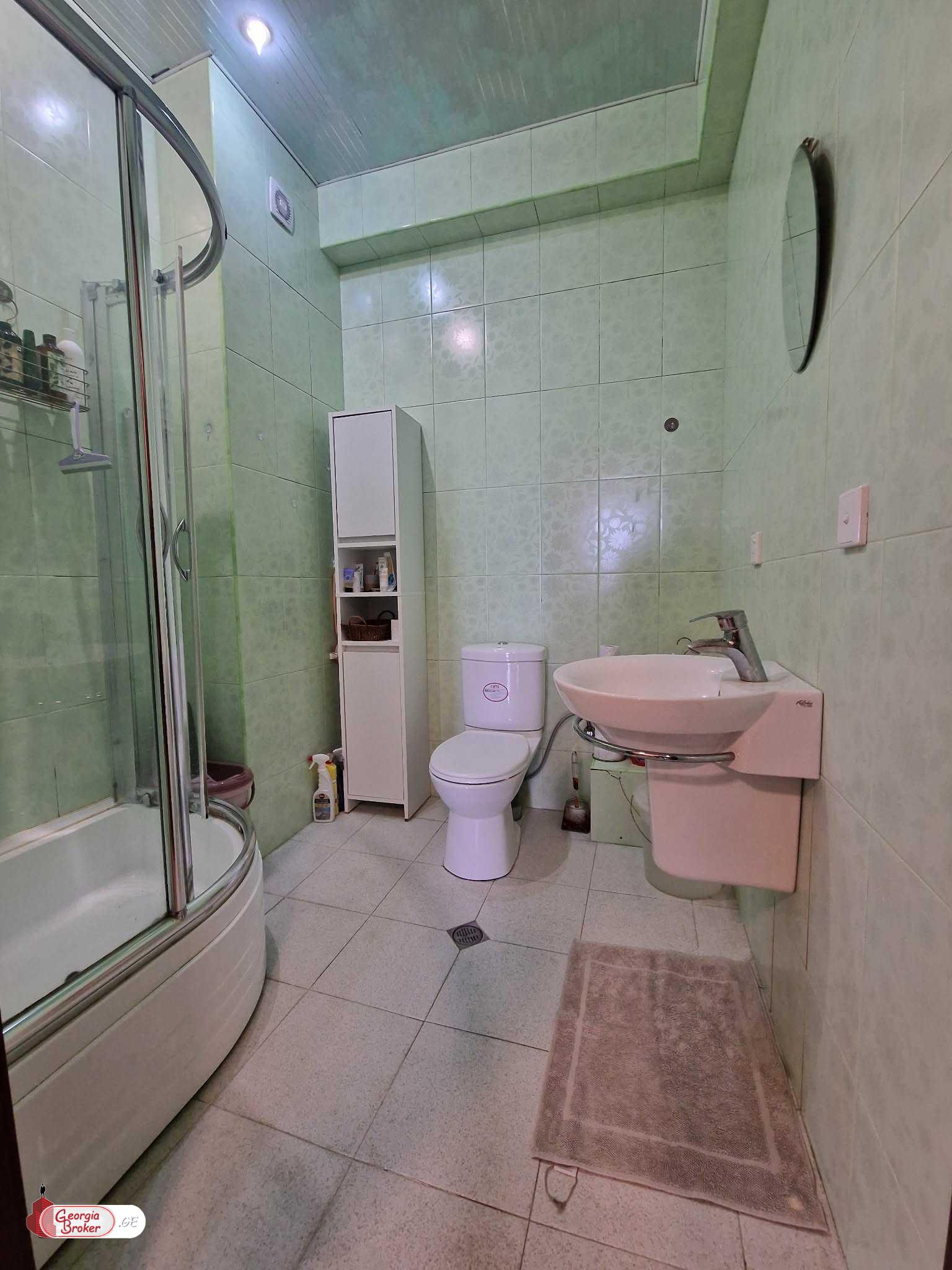 продается квартира с новым ремонтом 5-комнат