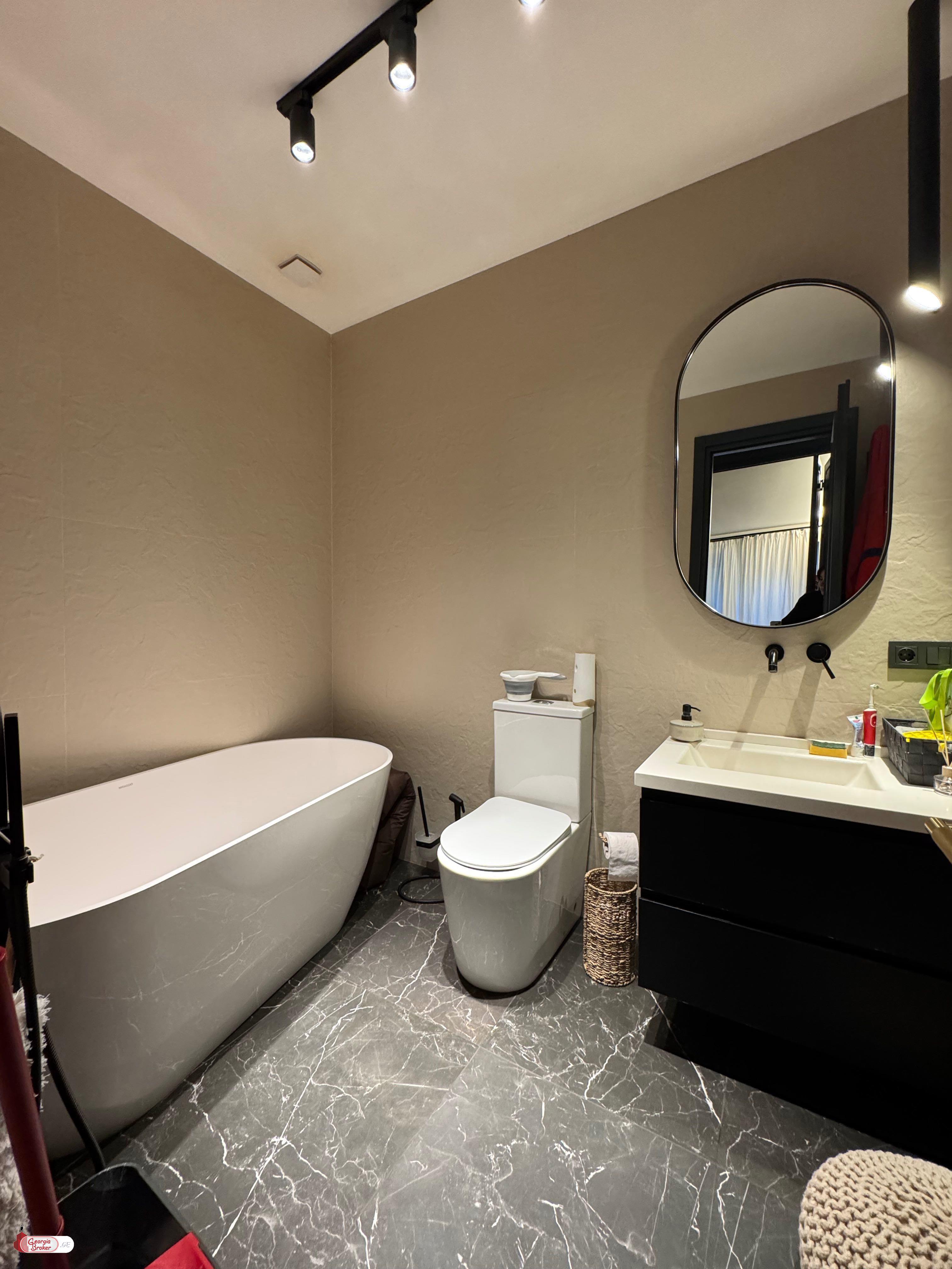 იყიდება ახალი გარემონტებული 4 ოთახიანი ბინა