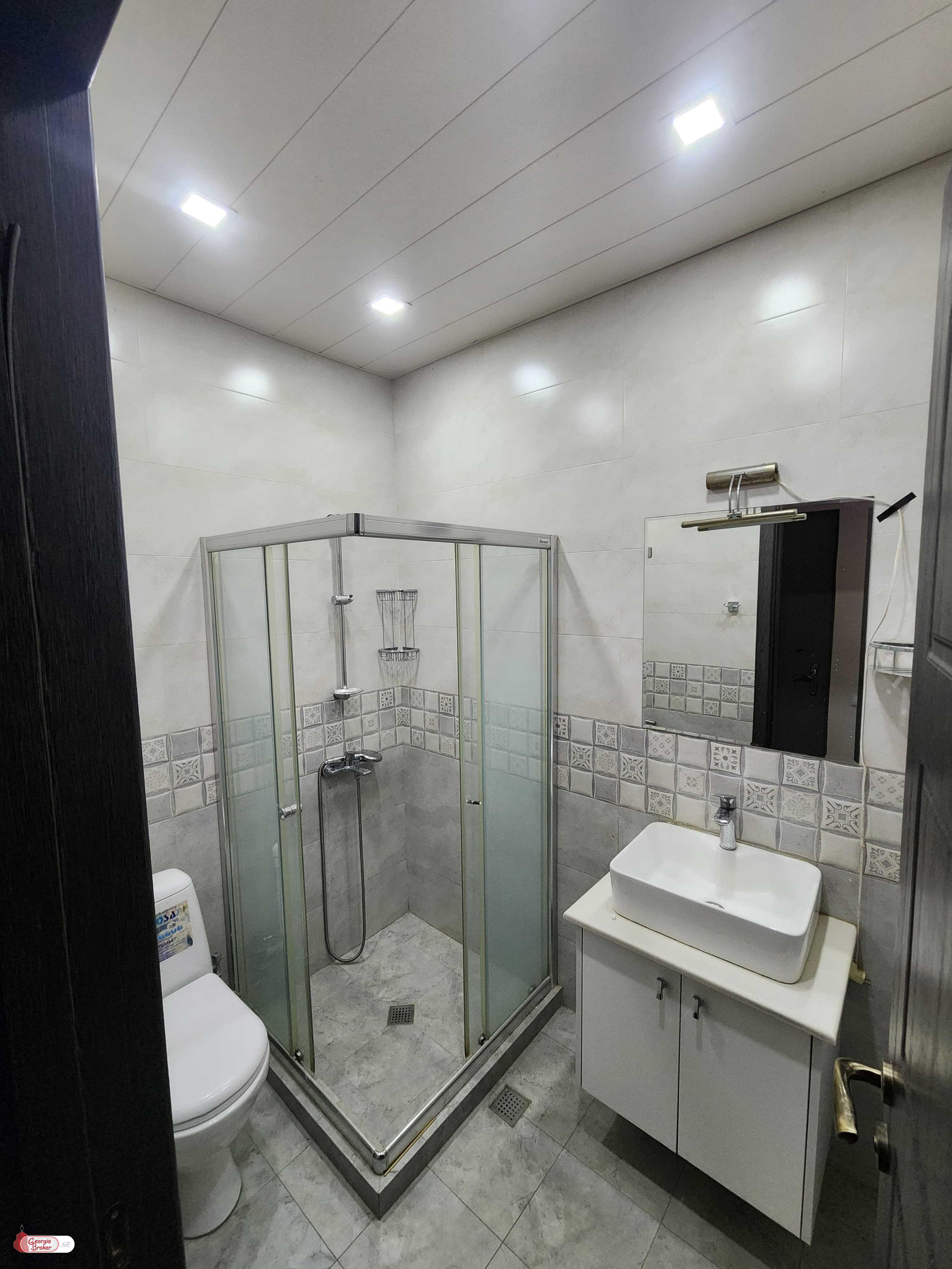 იყიდება ახალი გარემონტებული 2 ოთახიანი ბინა