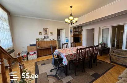 продается квартира с новым ремонтом 5-комнат