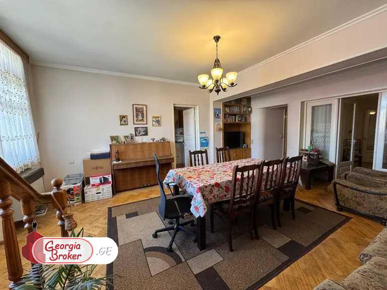 იყიდება ახალი გარემონტებული 5 ოთახიანი ბინა