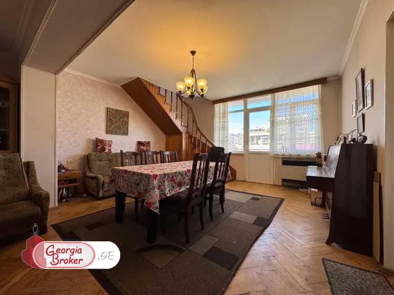 იყიდება ახალი გარემონტებული 5 ოთახიანი ბინა