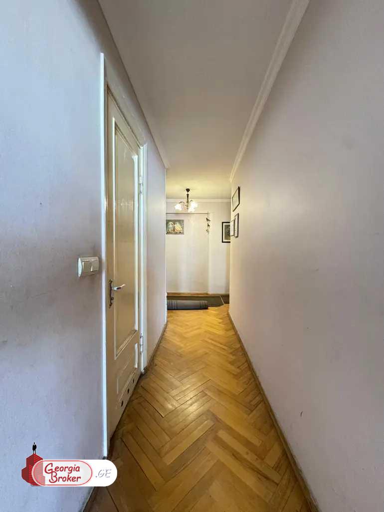 იყიდება ახალი გარემონტებული 5 ოთახიანი ბინა