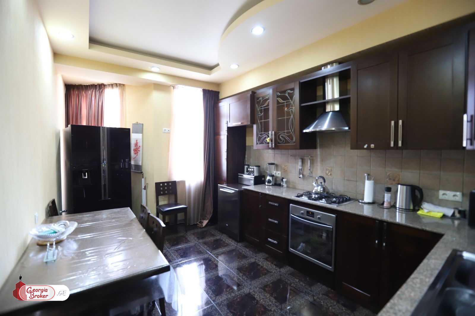 იყიდება ახალი გარემონტებული 3 ოთახიანი ბინა