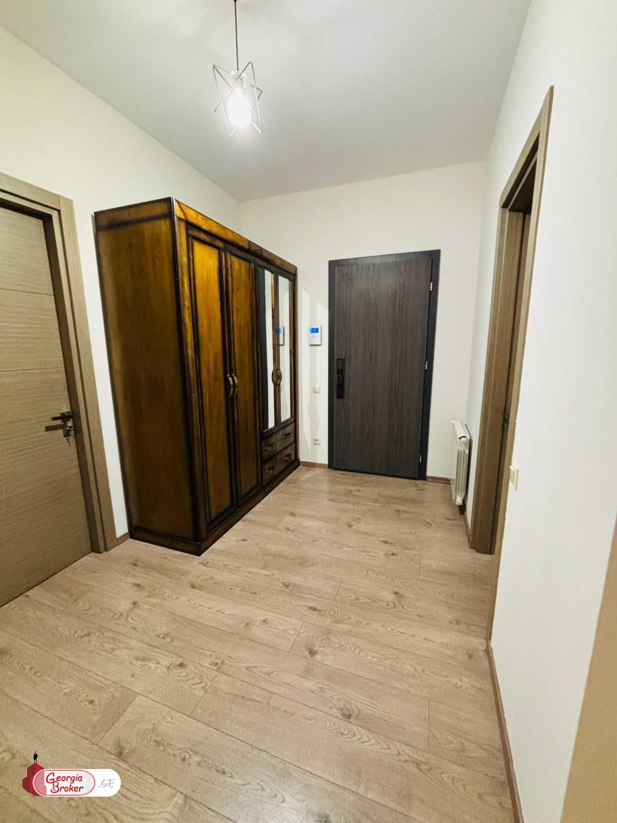 იყიდება ახალი გარემონტებული 4 ოთახიანი ბინა