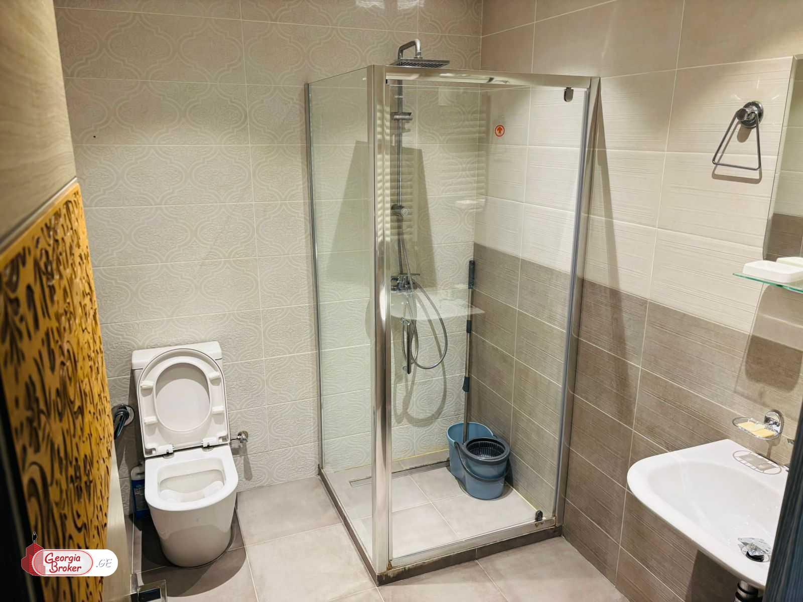 იყიდება ახალი გარემონტებული 4 ოთახიანი ბინა