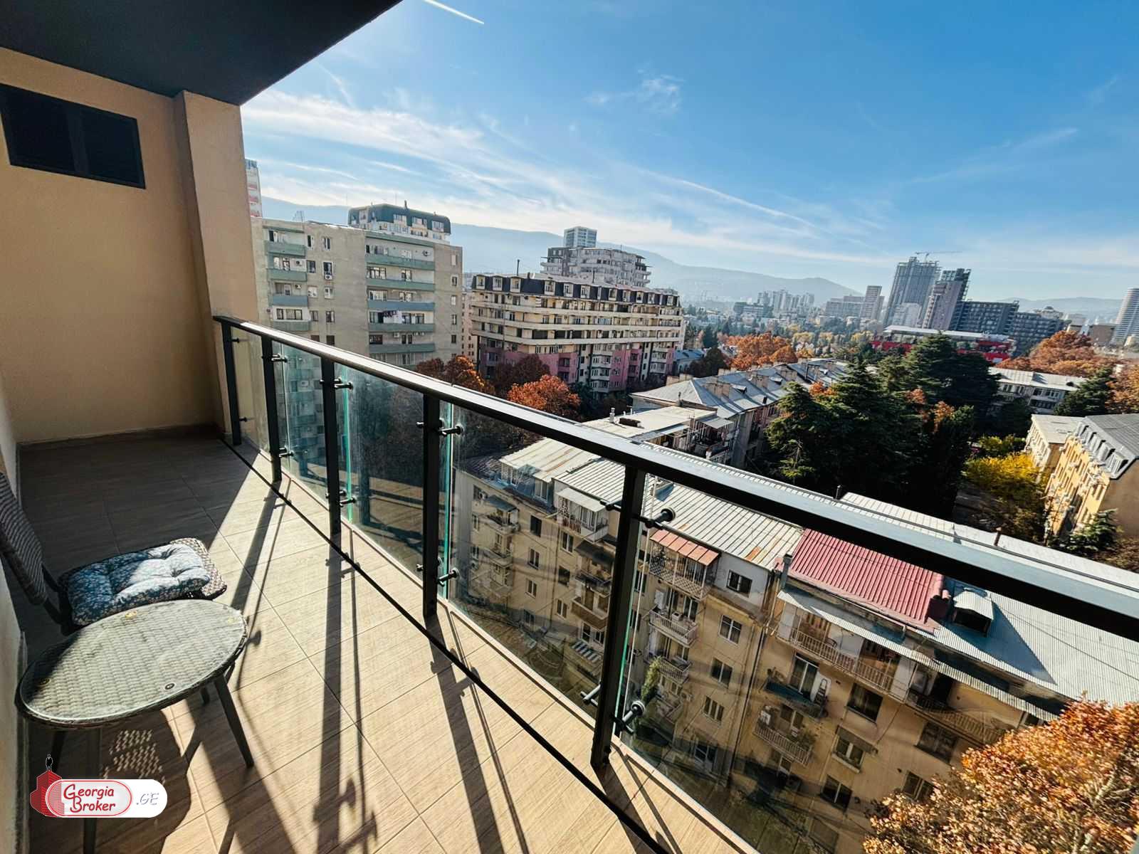 იყიდება ახალი გარემონტებული 4 ოთახიანი ბინა