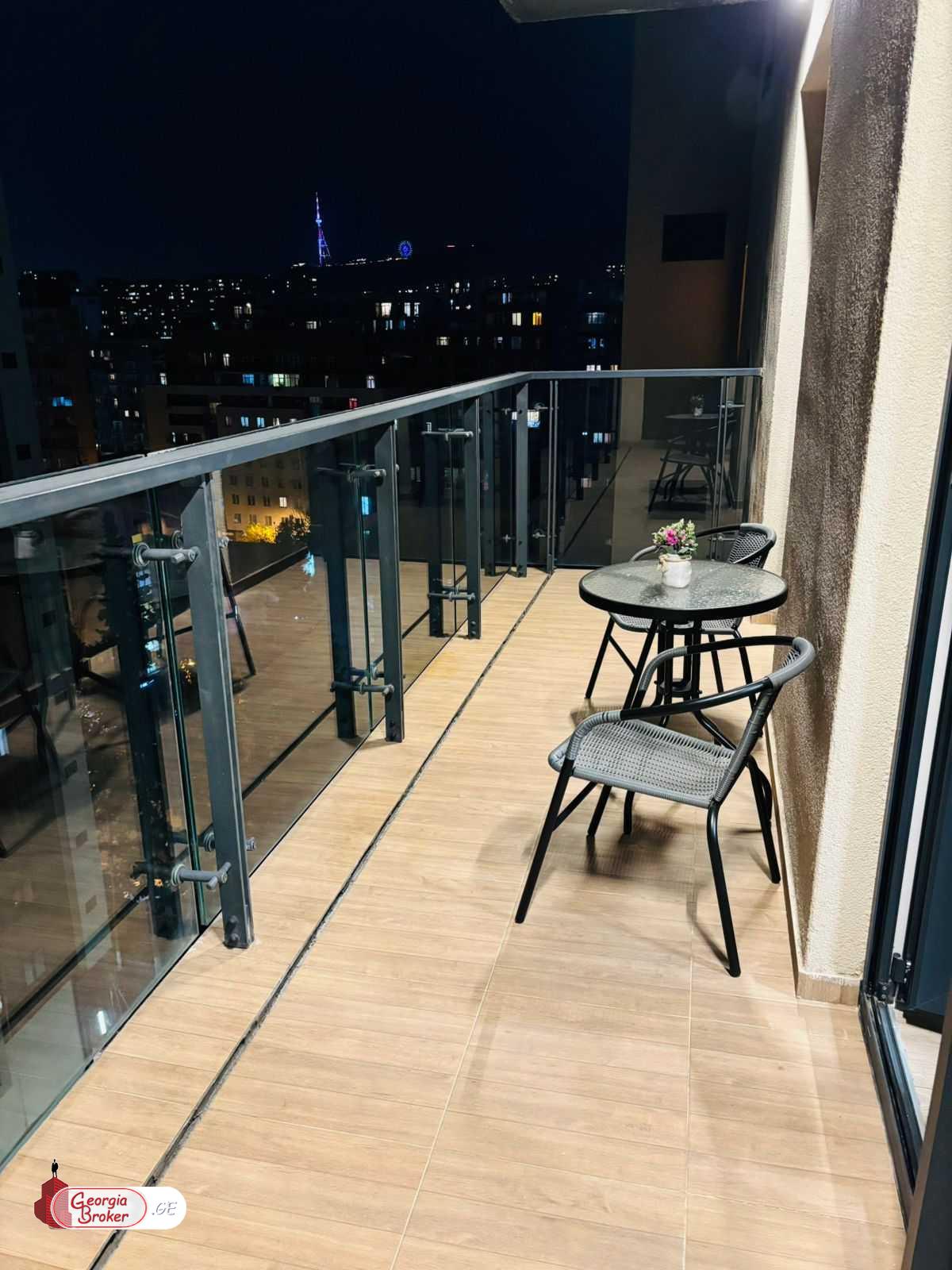 იყიდება ახალი გარემონტებული 4 ოთახიანი ბინა