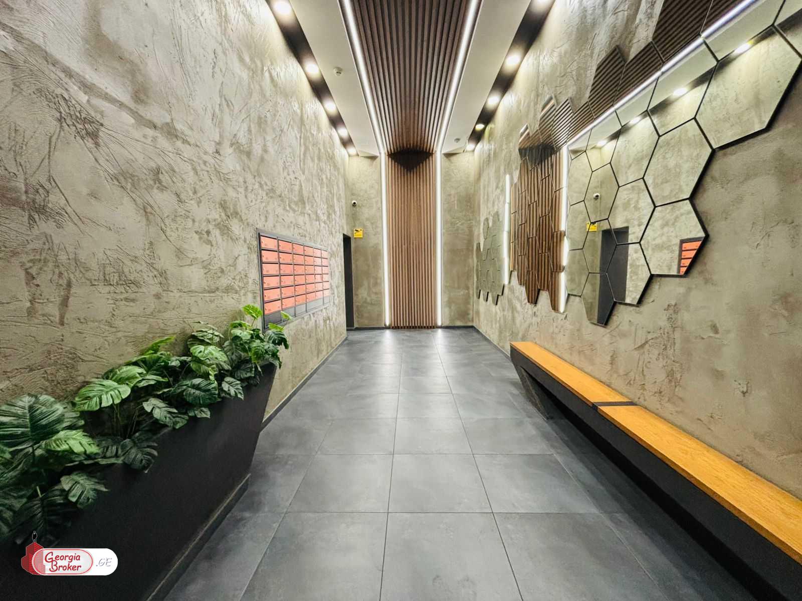 იყიდება ახალი გარემონტებული 4 ოთახიანი ბინა