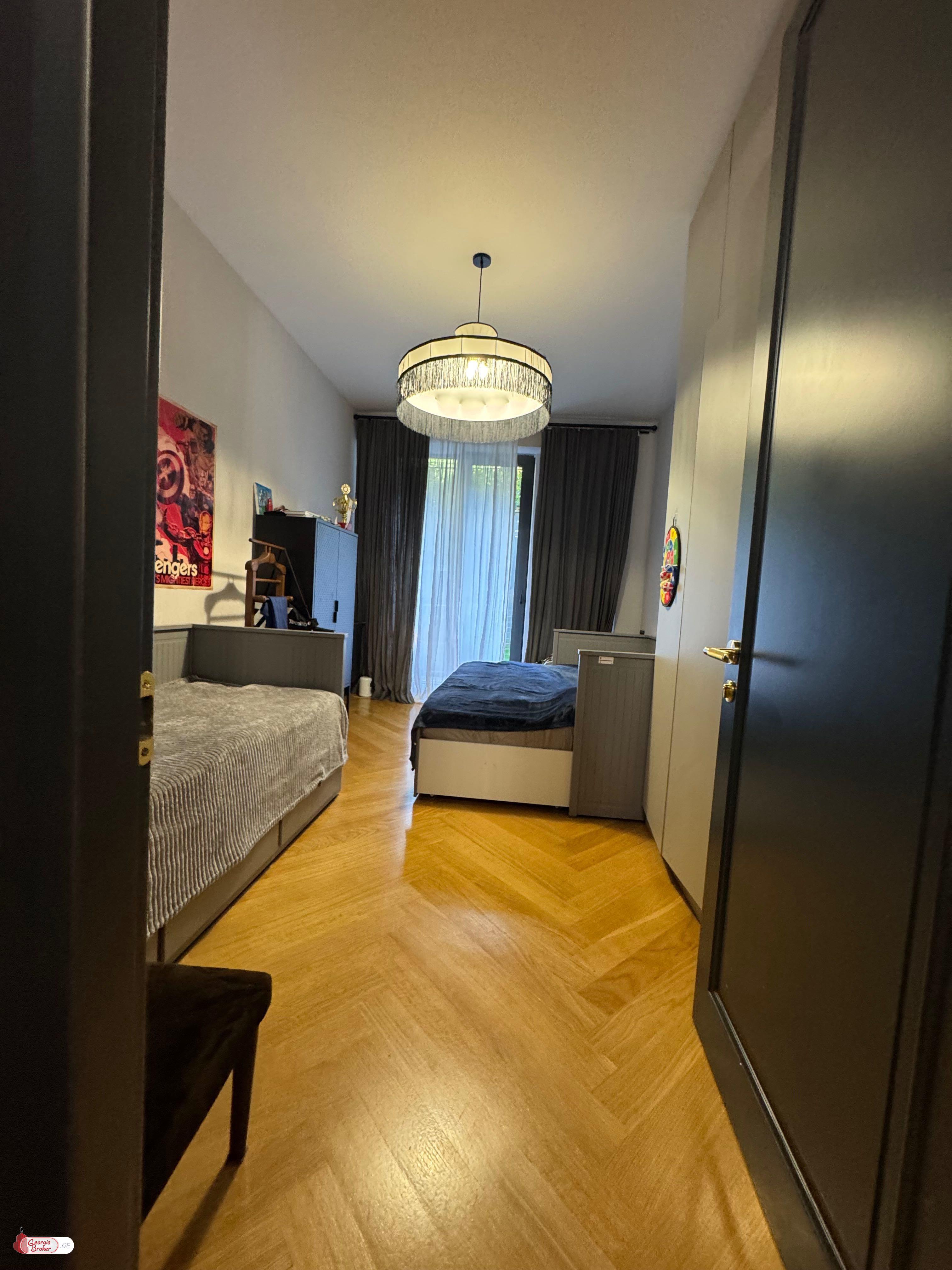 იყიდება ახალი გარემონტებული 4 ოთახიანი ბინა