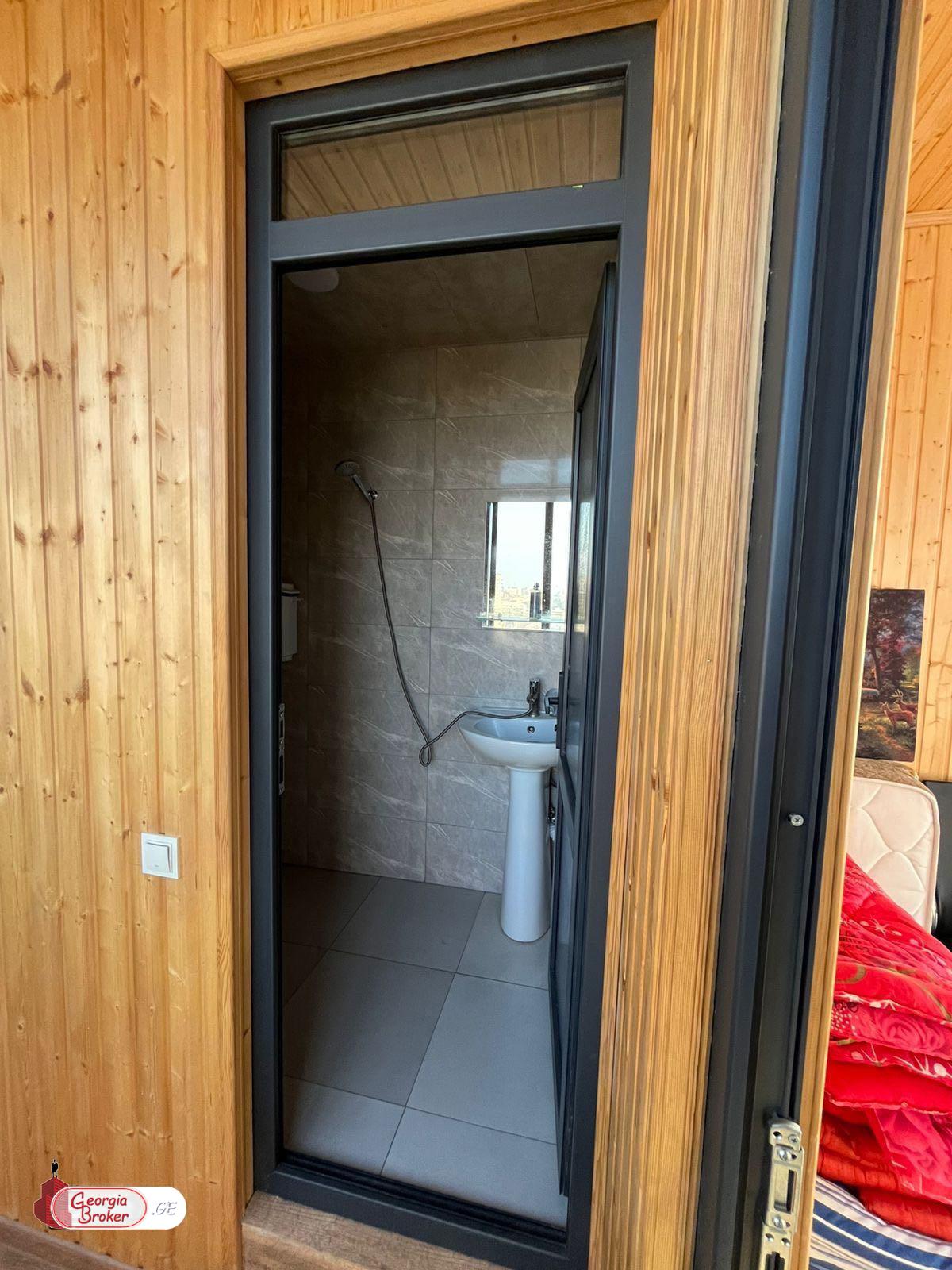 იყიდება ახალი გარემონტებული 6 ოთახიანი ბინა