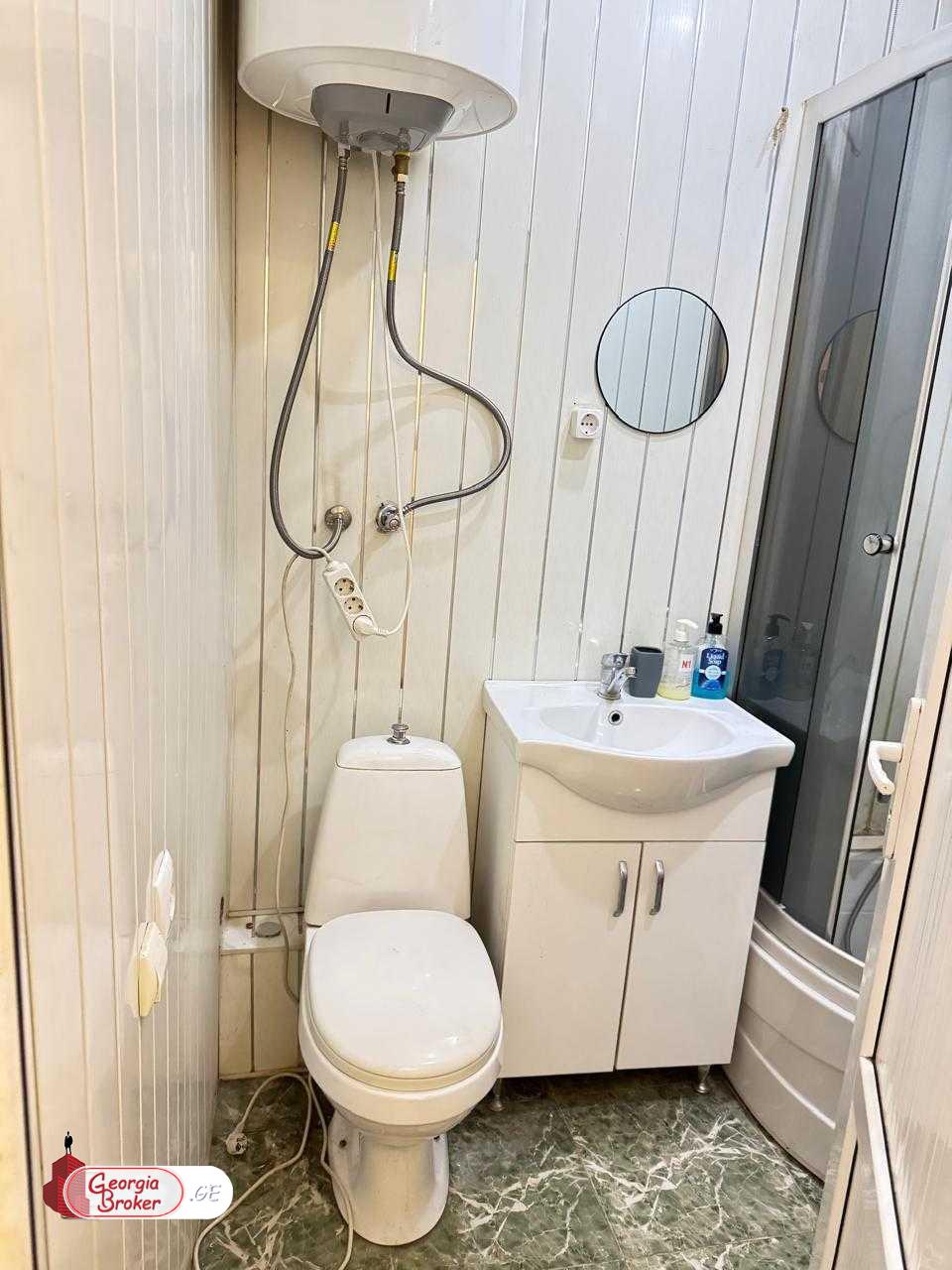 продается квартира с новым ремонтом 3-комнаты