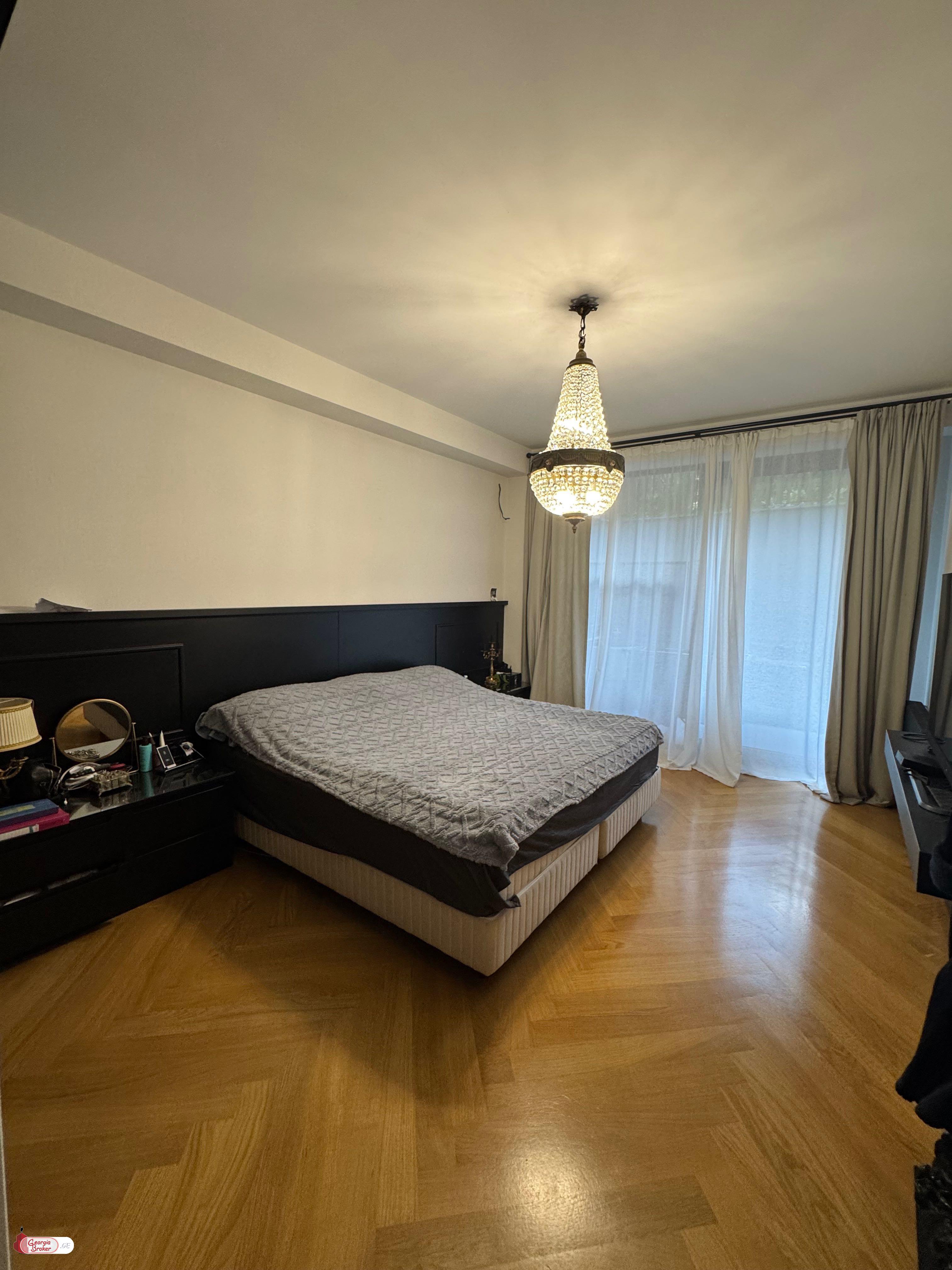 იყიდება ახალი გარემონტებული 4 ოთახიანი ბინა