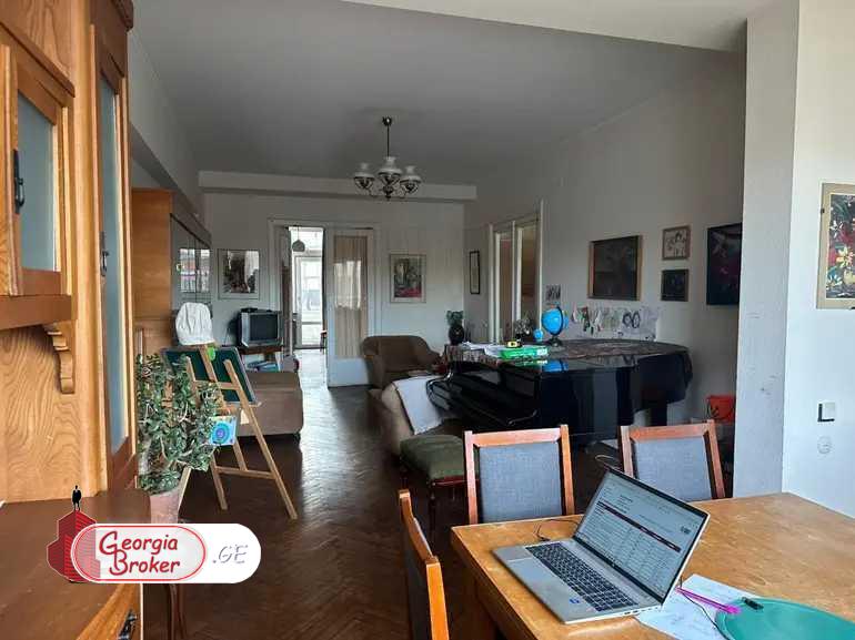 იყიდება ახალი გარემონტებული 5 ოთახიანი ბინა