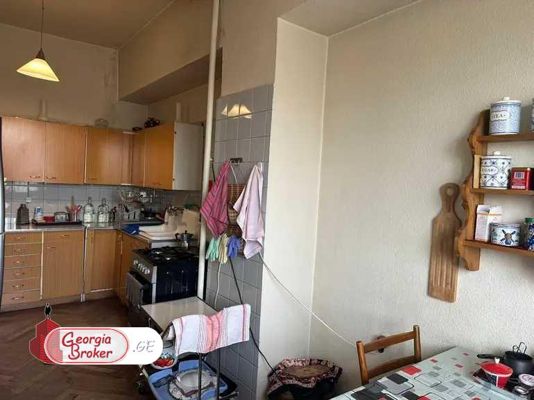 იყიდება ახალი გარემონტებული 5 ოთახიანი ბინა