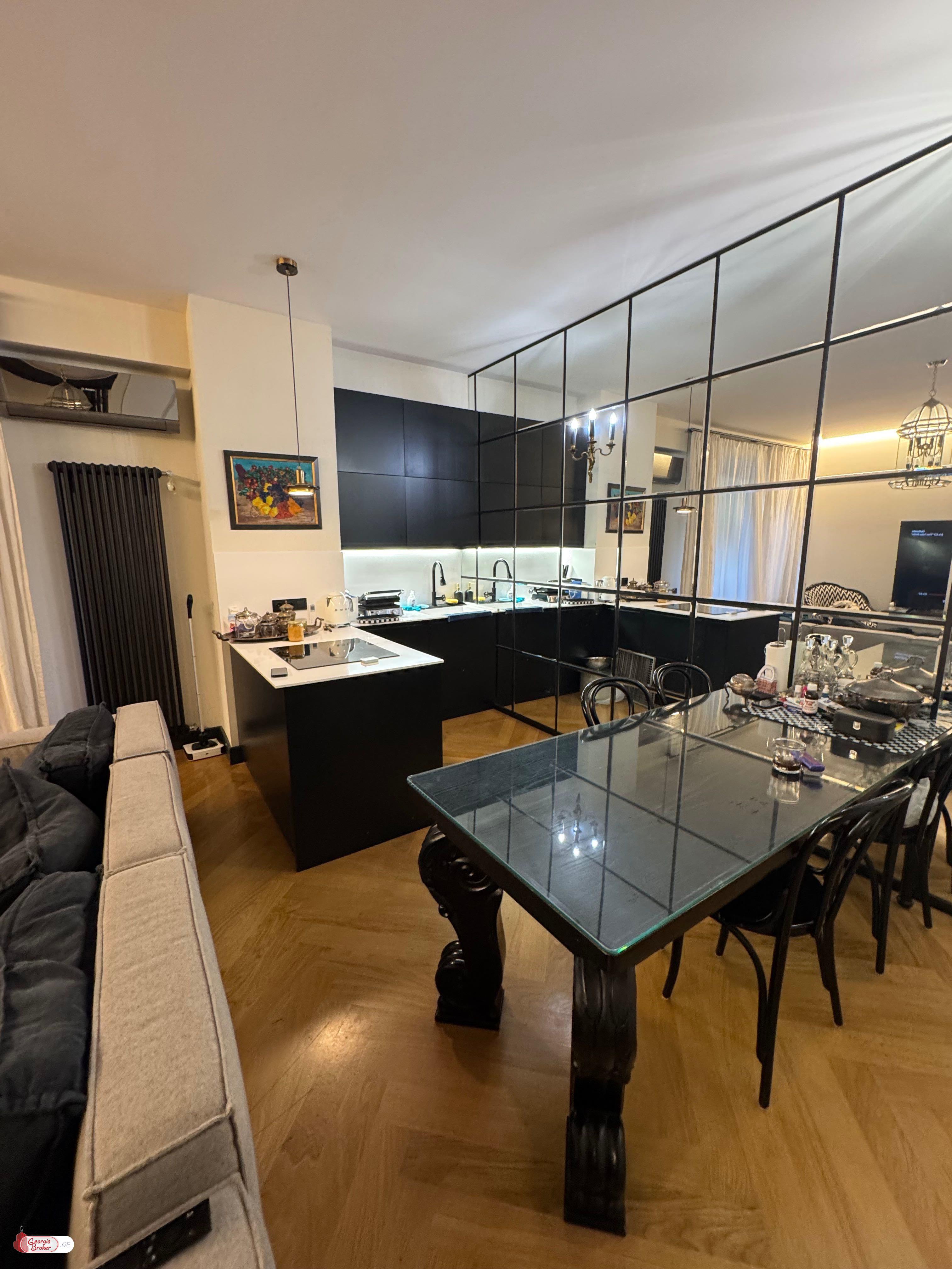 იყიდება ახალი გარემონტებული 4 ოთახიანი ბინა