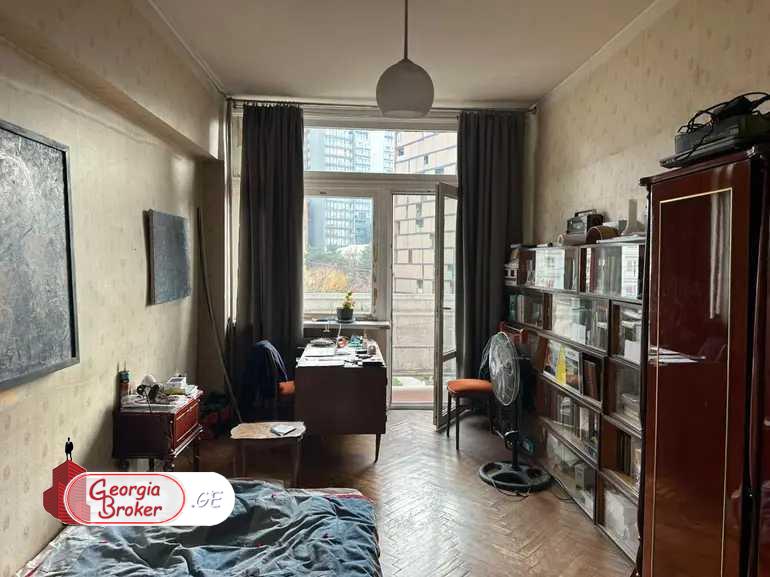 იყიდება ახალი გარემონტებული 5 ოთახიანი ბინა