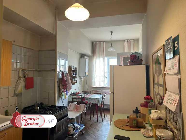 იყიდება ახალი გარემონტებული 5 ოთახიანი ბინა