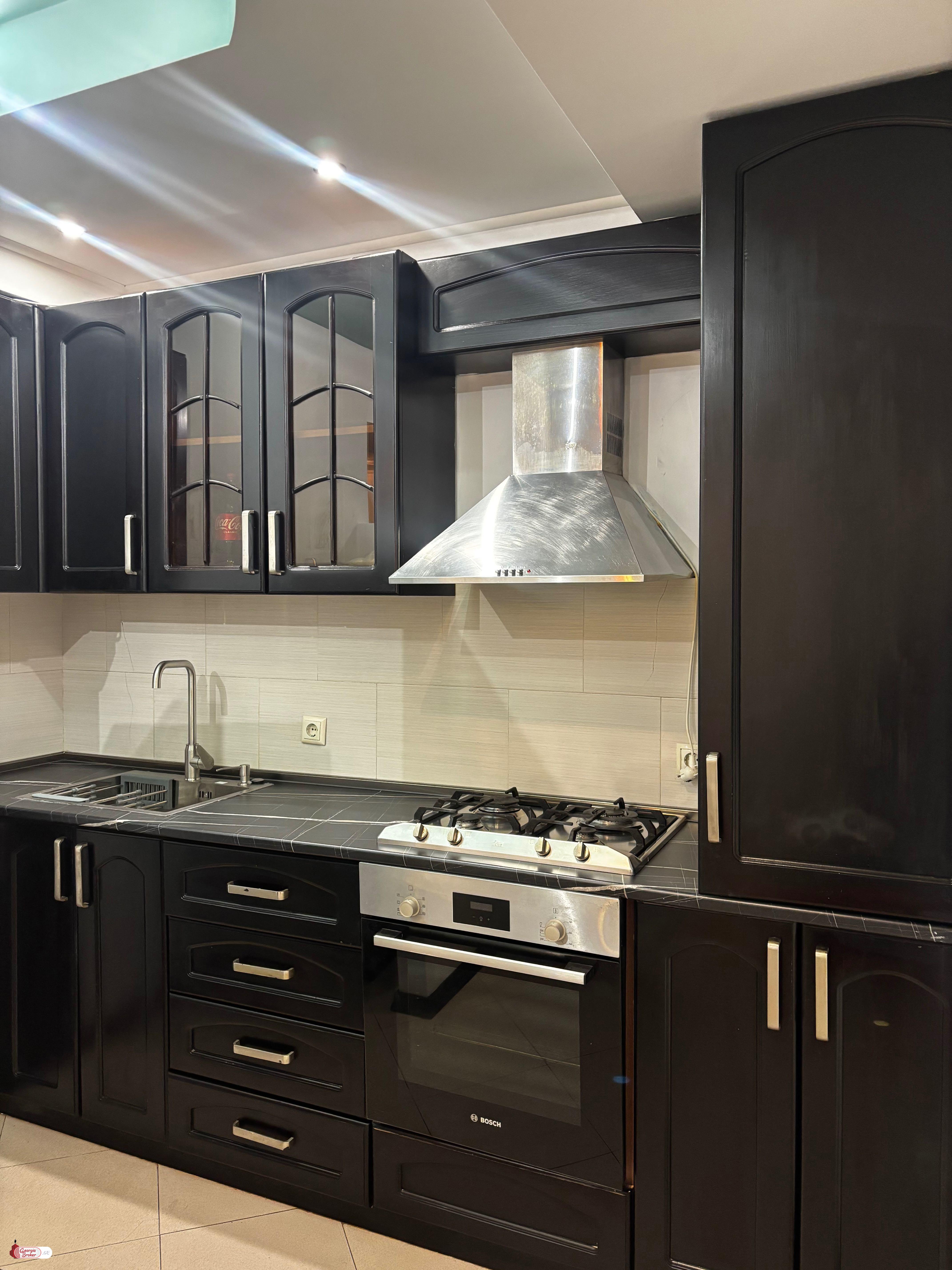 იყიდება ახალი გარემონტებული 2 ოთახიანი ბინა