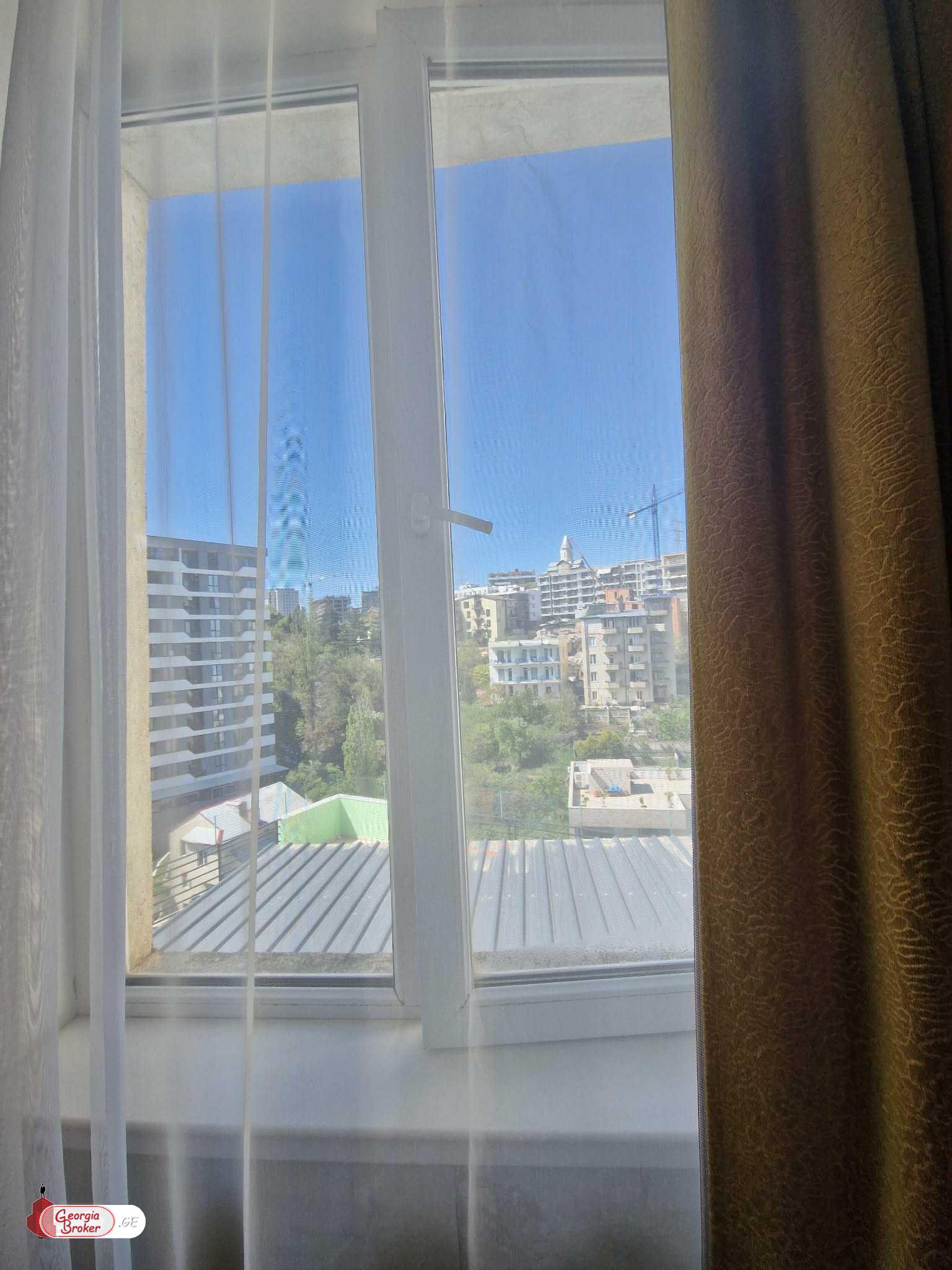 იყიდება ახალი გარემონტებული 5 ოთახიანი ბინა