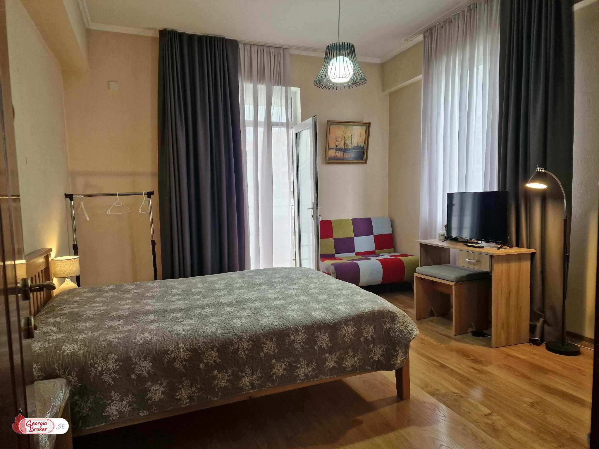 იყიდება ახალი გარემონტებული 5 ოთახიანი ბინა