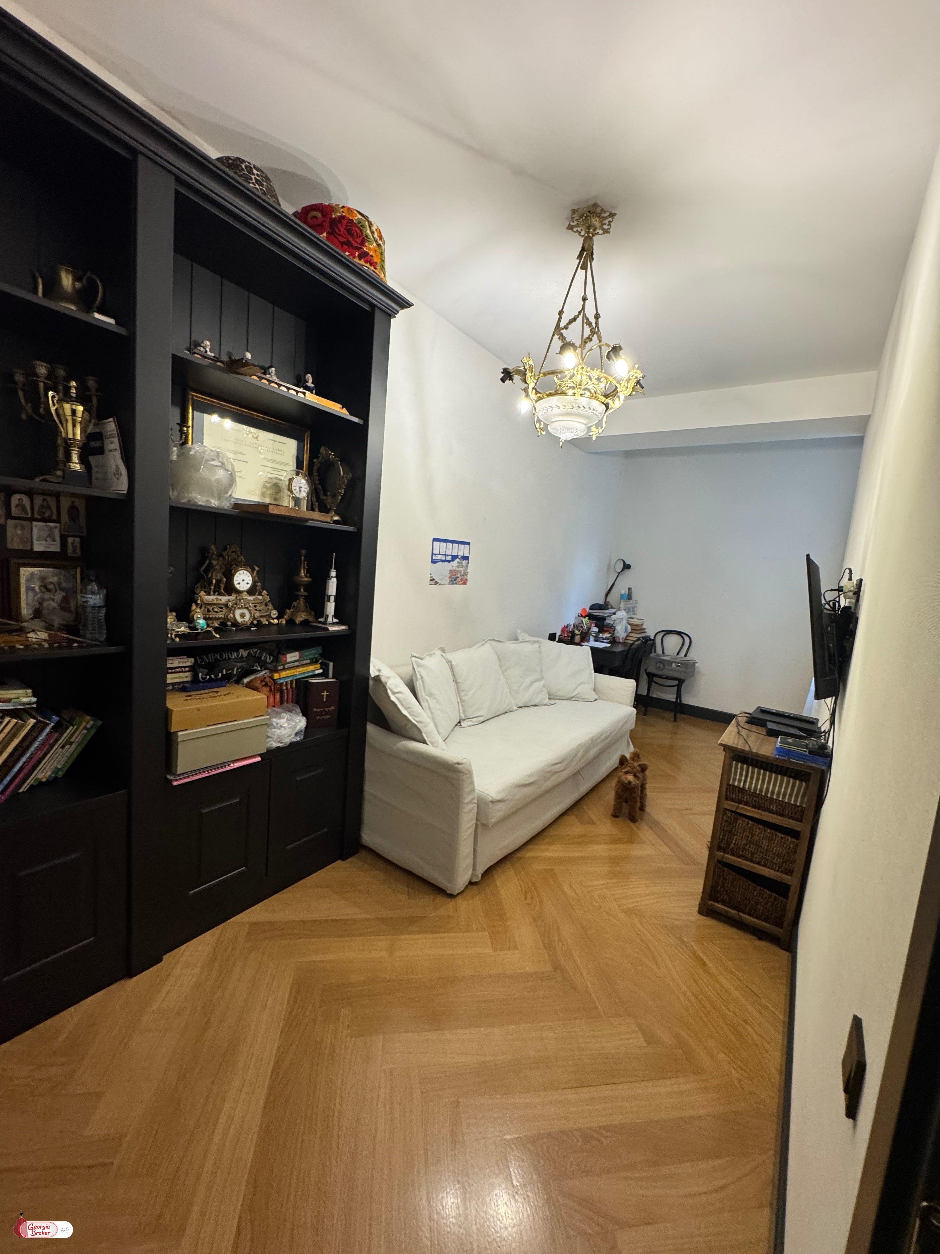 იყიდება ახალი გარემონტებული 4 ოთახიანი ბინა