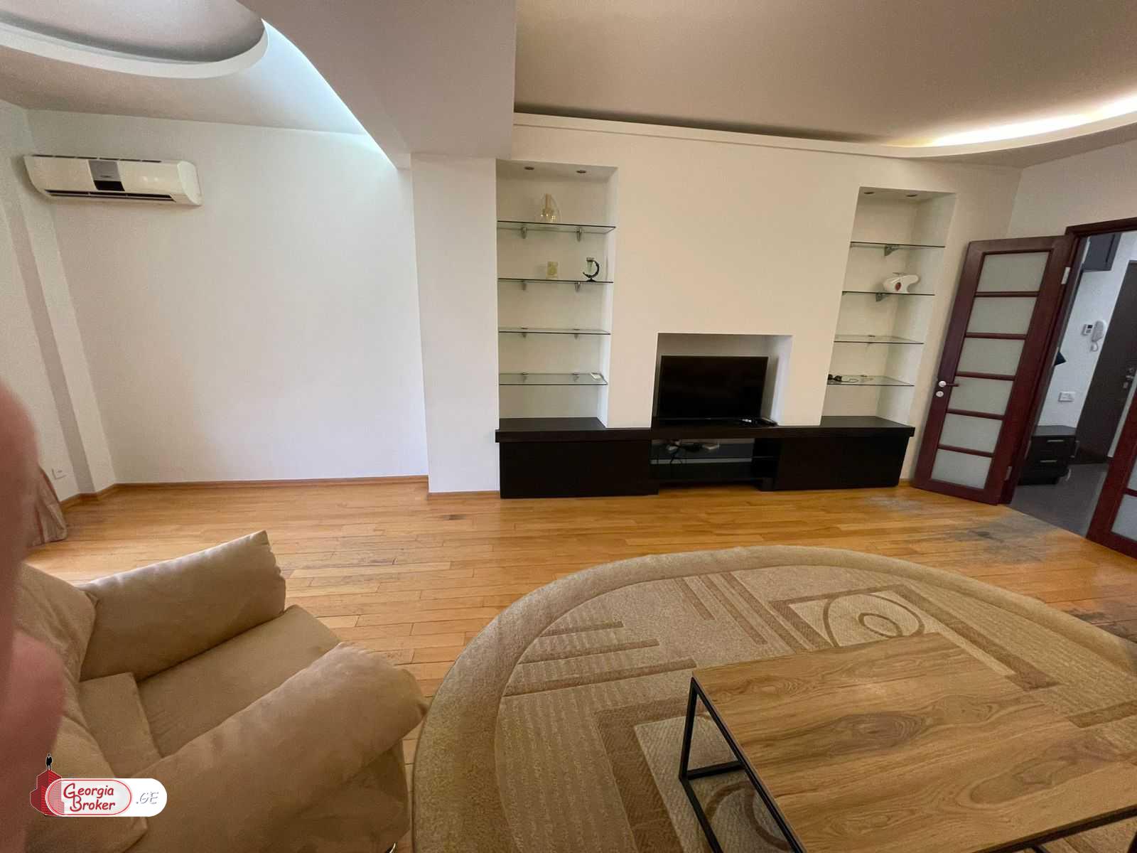 продается квартира с новым ремонтом 3-комнаты