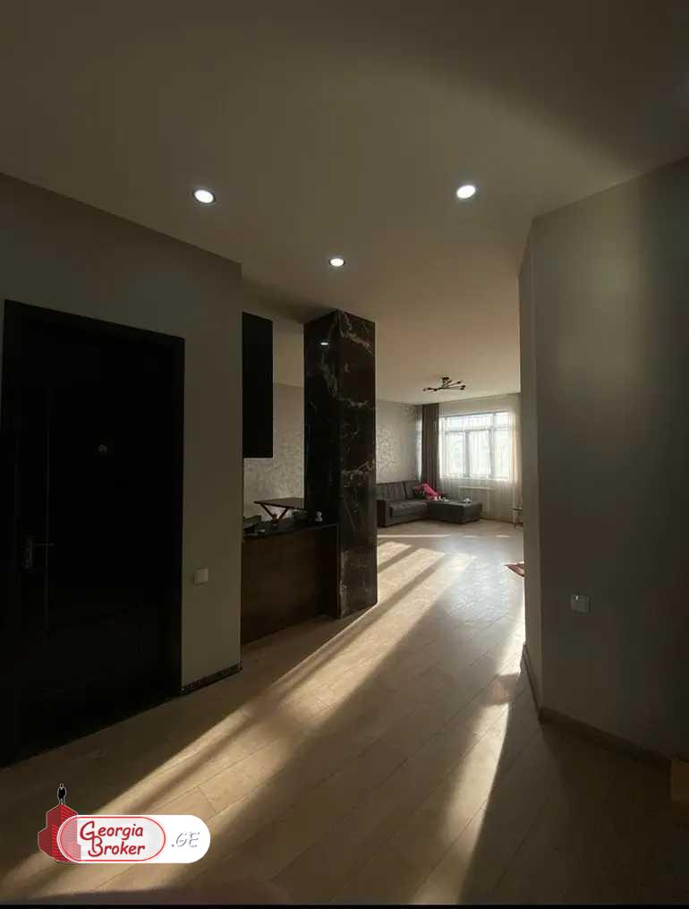 продается квартира с новым ремонтом 3-комнаты