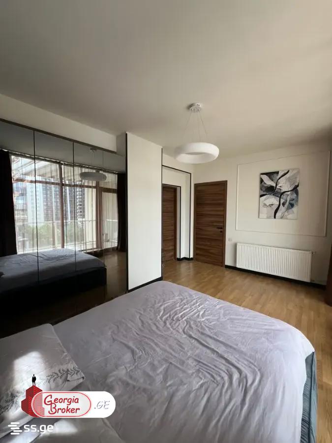 продается квартира с новым ремонтом 4-комнаты