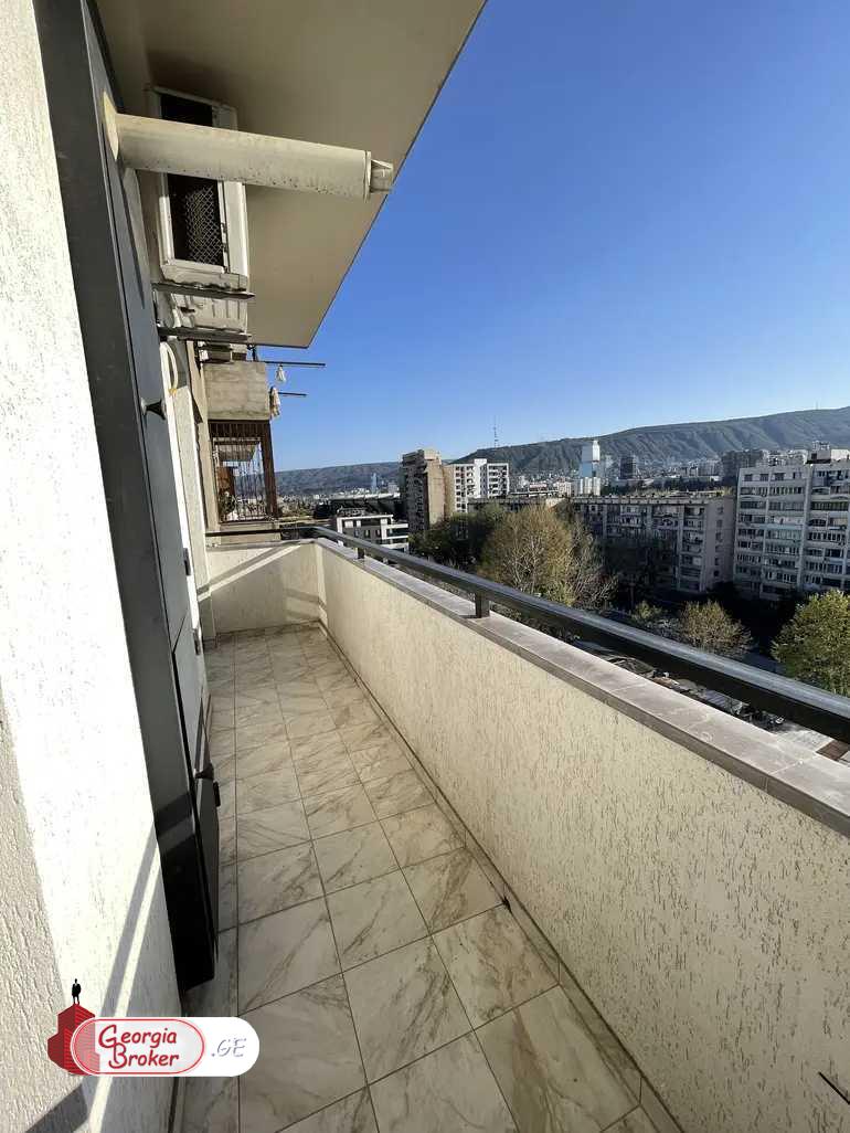 продается квартира с новым ремонтом 3-комнаты