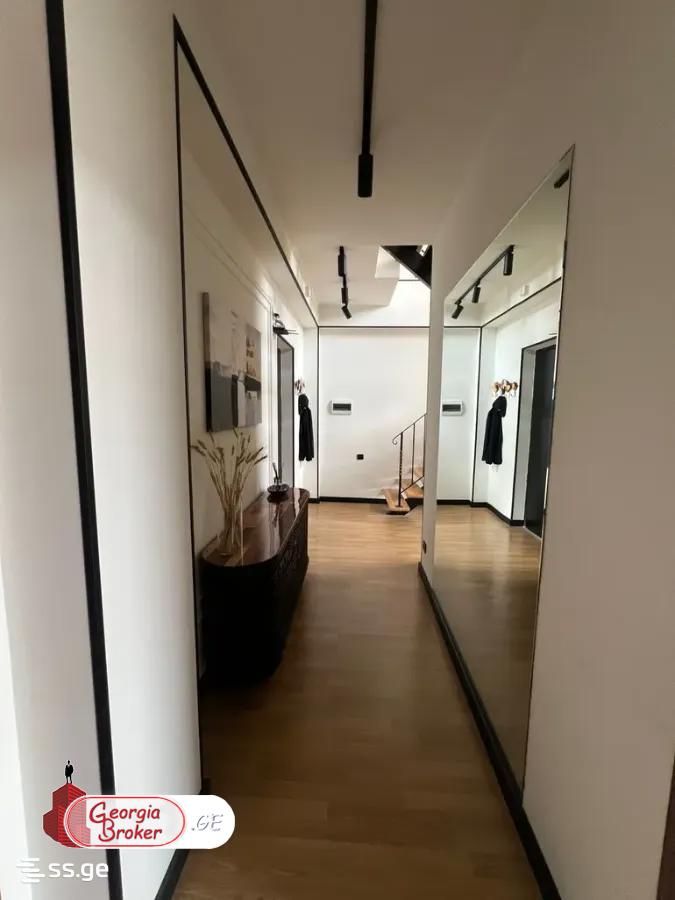 продается квартира с новым ремонтом 4-комнаты