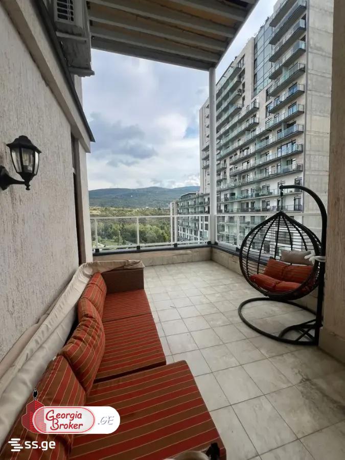 продается квартира с новым ремонтом 4-комнаты